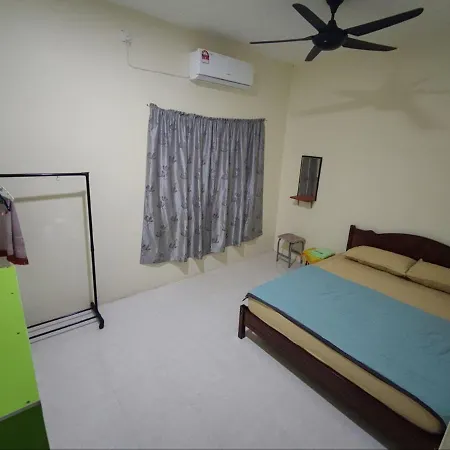 Man Homestay Kampong Bukit China Exterior photo