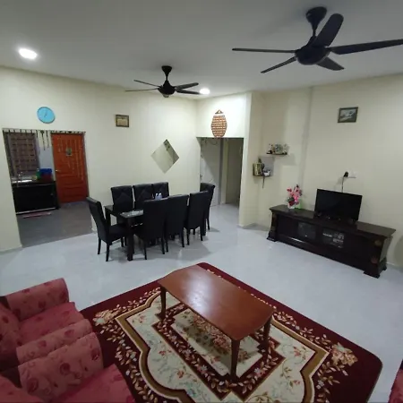 Man Homestay Kampong Bukit China Exterior photo