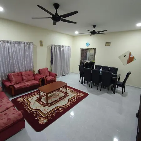 Man Homestay Kampong Bukit China Exterior photo