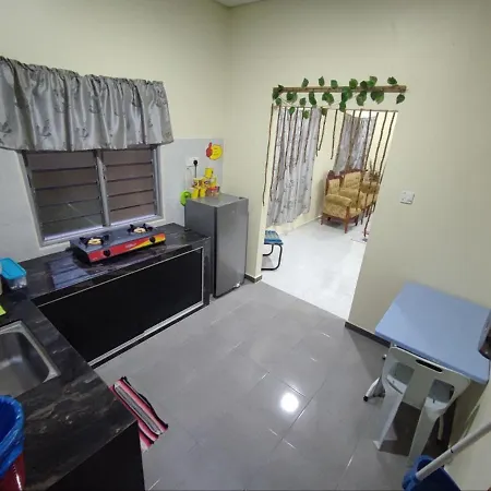 Man Homestay Kampong Bukit China Exterior photo