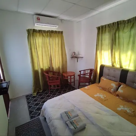 Man Homestay Kampong Bukit China Exterior photo