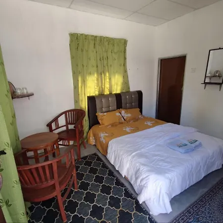 Man Homestay Kampong Bukit China Exterior photo